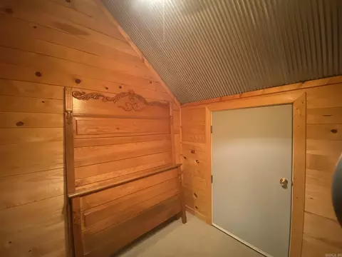 Bedroom - 465 S Riverview Ln, Mountain View, AR 72560 photo 13 of 13
