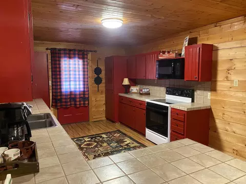 Kitchen - 465 S Riverview Ln, Mountain View, AR 72560 photo 2 of 2
