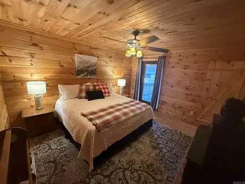 Bedroom - 465 S Riverview Ln, Mountain View, AR 72560 photo 2 of 13