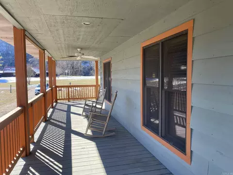 Exterior - 465 S Riverview Ln, Mountain View, AR 72560 photo 3 of 10