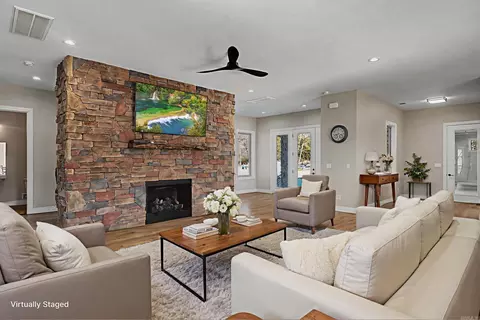Living - 5 Sowbug Cir, Cotter, AR 72626 photo 2 of 7