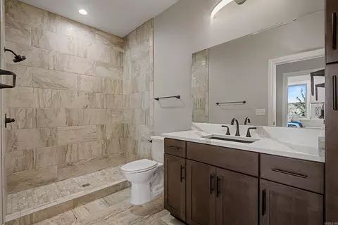Bath - 5 Sowbug Cir, Cotter, AR 72626 photo 3 of 5