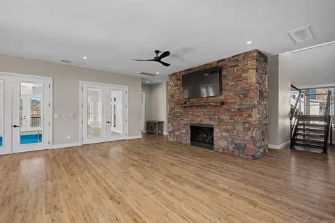 Living - 5 Sowbug Cir, Cotter, AR 72626 photo 4 of 7