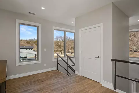 Entry Way - 5 Sowbug Cir, Cotter, AR 72626 photo 3 of 4