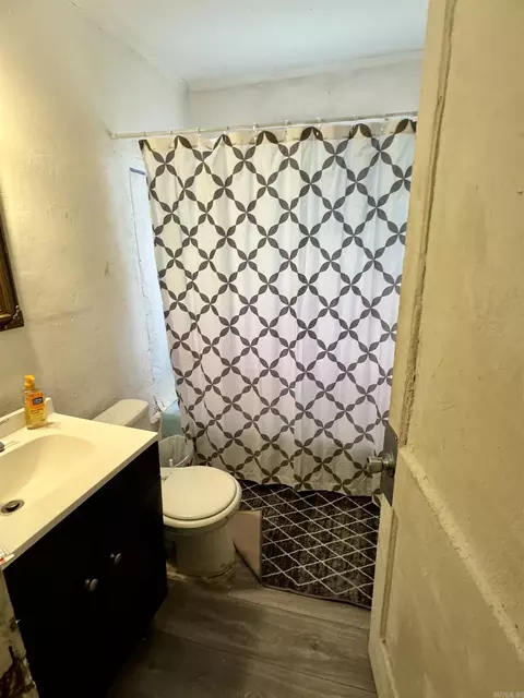 Bath - 1815 E Circle Dr, Pine Bluff, AR 71603 photo 1 of 1