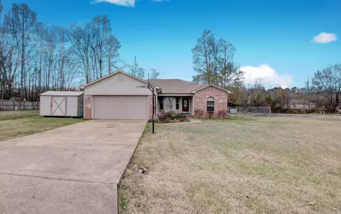 320 Juanita Dr, Lonoke, AR 72086