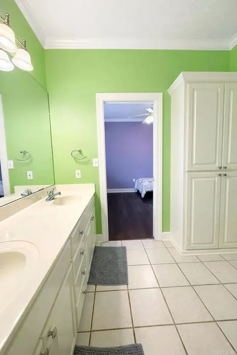 Bath - 110 Roosevelt Cir, Conway, AR 72034 photo 1 of 7