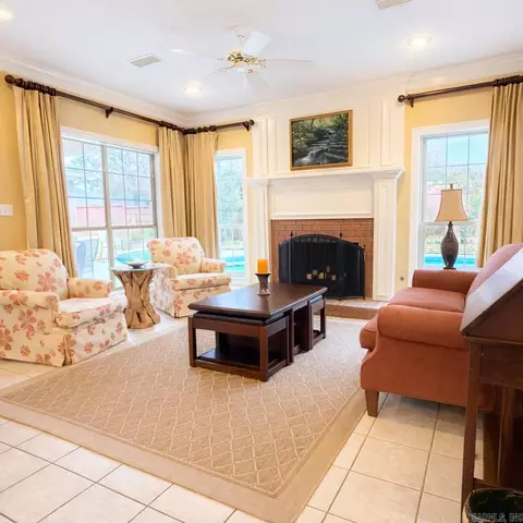 Living - 110 Roosevelt Cir, Conway, AR 72034 photo 3 of 4