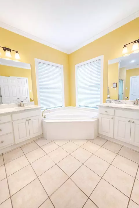 Bath - 110 Roosevelt Cir, Conway, AR 72034 photo 5 of 7