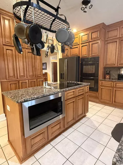 Kitchen - 110 Roosevelt Cir, Conway, AR 72034 photo 2 of 2