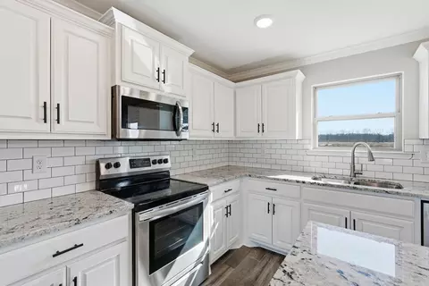 Kitchen - 155 Lloyd Henderson Rd, Beebe, AR 72012 photo 6 of 6