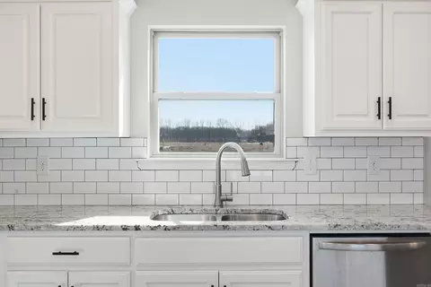 Kitchen - 155 Lloyd Henderson Rd, Beebe, AR 72012 photo 5 of 6