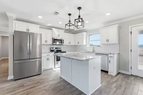 Kitchen - 155 Lloyd Henderson Rd, Beebe, AR 72012 photo 3 of 6