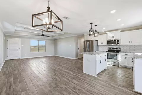 Living - 155 Lloyd Henderson Rd, Beebe, AR 72012 photo 4 of 6