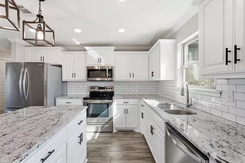Kitchen - 155 Lloyd Henderson Rd, Beebe, AR 72012 photo 4 of 6