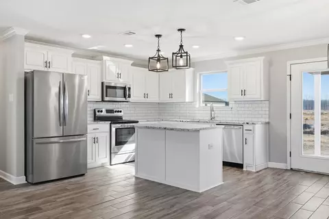Kitchen - 155 Lloyd Henderson Rd, Beebe, AR 72012 photo 2 of 6