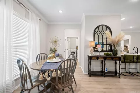 Dining - 391 Genesis, Benton, AR 72015 photo 2 of 3