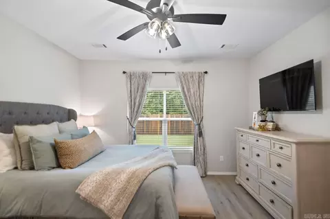 Bedroom - 391 Genesis, Benton, AR 72015 photo 2 of 4