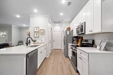 Entry Way - 391 Genesis, Benton, AR 72015 photo 2 of 2