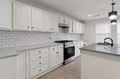 Kitchen - 1906 Whitlock Dr, Benton, AR 72015 photo 4 of 4