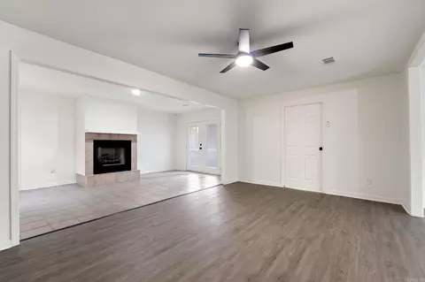 Living - 1906 Whitlock Dr, Benton, AR 72015 photo 4 of 9