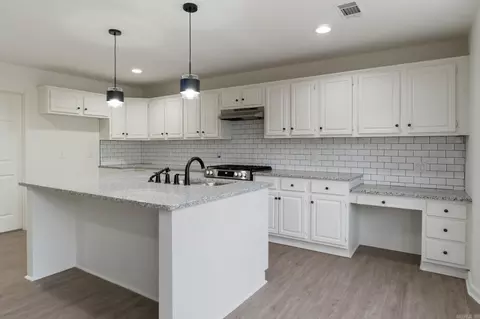 Kitchen - 1906 Whitlock Dr, Benton, AR 72015 photo 3 of 4