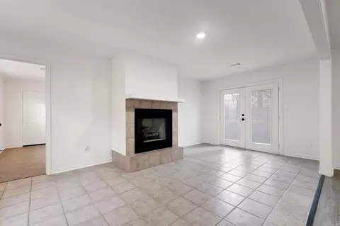 Living - 1906 Whitlock Dr, Benton, AR 72015 photo 5 of 9