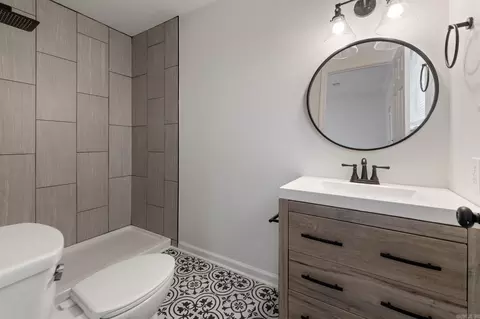 Bath - 1906 Whitlock Dr, Benton, AR 72015 photo 1 of 4