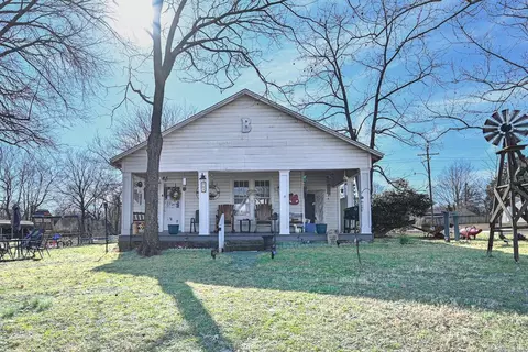 701 Ninth St, Mena, AR 71953