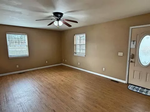 212 Collins St, Mountain View, AR 72560 photo 4