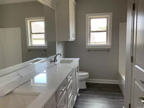 Bath - 124 Riverstone Cv, Sherwood, AR 72120 photo 4 of 4