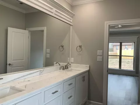 Bath - 124 Riverstone Cv, Sherwood, AR 72120 photo 3 of 4