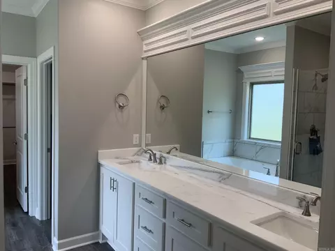 Bath - 124 Riverstone Cv, Sherwood, AR 72120 photo 2 of 4