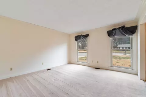 Living - 2105 Monticello Ct, Pine Bluff, AR 71603 photo 3 of 8