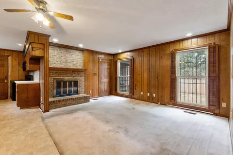 Living - 2105 Monticello Ct, Pine Bluff, AR 71603 photo 6 of 8