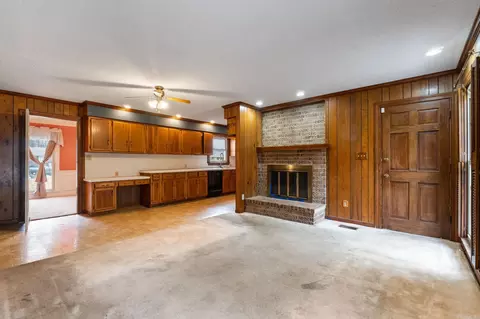 Living - 2105 Monticello Ct, Pine Bluff, AR 71603 photo 7 of 8