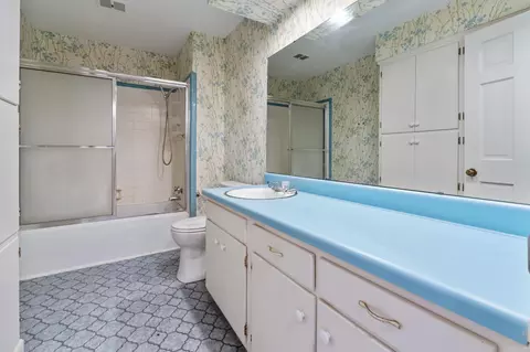 Bath - 2105 Monticello Ct, Pine Bluff, AR 71603 photo 5 of 6