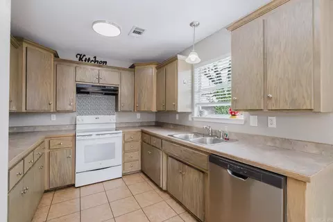 Kitchen - 518 S Main, Benton, AR 72015 photo 3 of 4