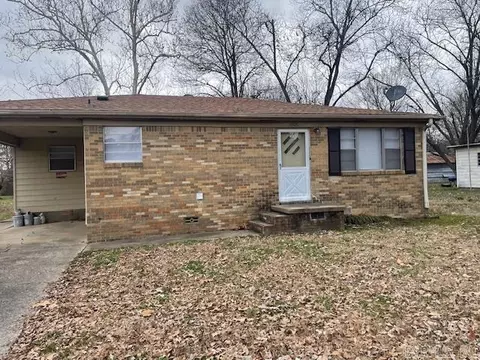 1606 S Maple St, Stuttgart, AR 72160