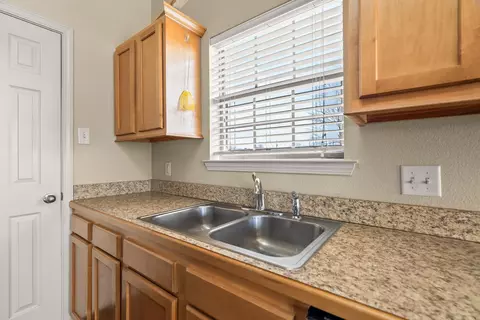 Kitchen - 2 Lilley Cv, Greenbrier, AR 72058 photo 2 of 3