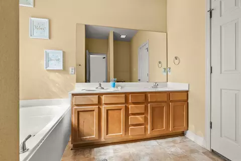 Bath - 2 Lilley Cv, Greenbrier, AR 72058 photo 1 of 3