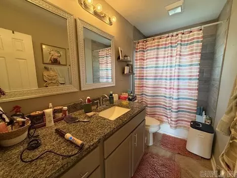Bath - 558 Ingram St, Conway, AR 72032 photo 1 of 1