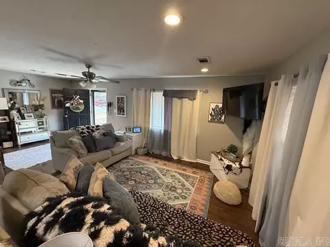 Living - 558 Ingram St, Conway, AR 72032 photo 1 of 1