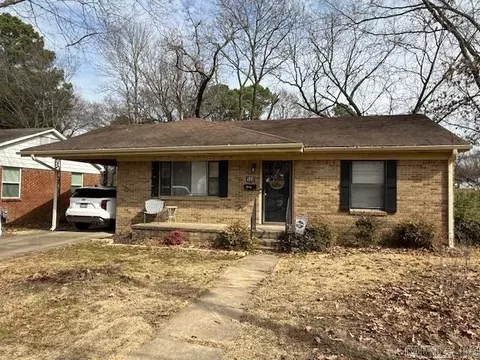 Exterior - 558 Ingram St, Conway, AR 72032 photo 1 of 3