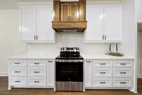 Kitchen - 115 Bob White Cv, Beebe, AR 72012 photo 2 of 5