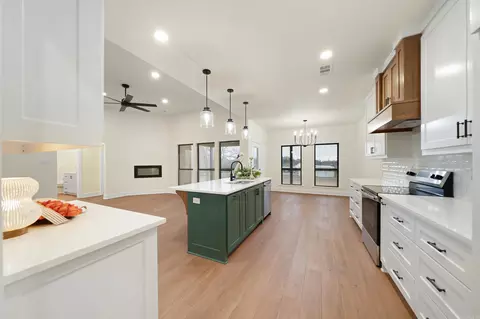 Kitchen - 115 Bob White Cv, Beebe, AR 72012 photo 4 of 5