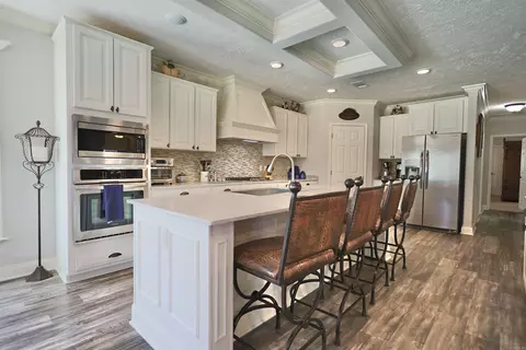 Kitchen - 587 Owley Rd, Mount Ida, AR 71957 photo 3 of 4