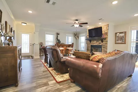 Living - 587 Owley Rd, Mount Ida, AR 71957 photo 4 of 4