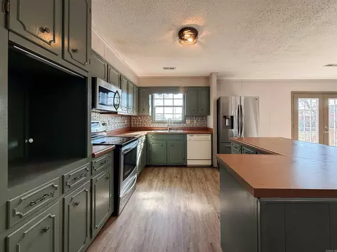 Kitchen - 357 Barry St, Wynne, AR 72396 photo 2 of 3