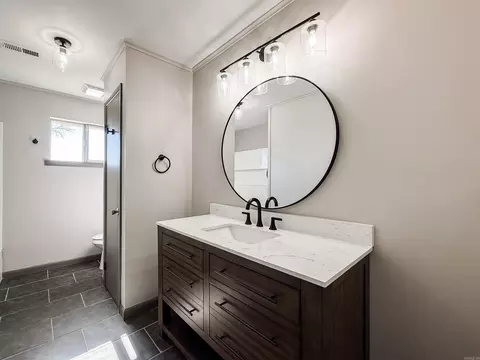Bath - 357 Barry St, Wynne, AR 72396 photo 3 of 4
